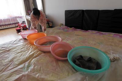 河口楼上漏水，住户失联，小区没物管，业主维权难！律师来支招……